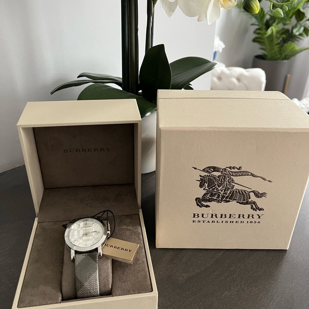 Burberry balck/gray watch with tags and box